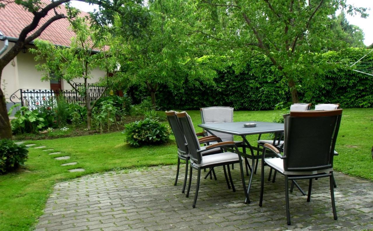 Illes Vendeghaz Hotel Keszthely Exterior foto