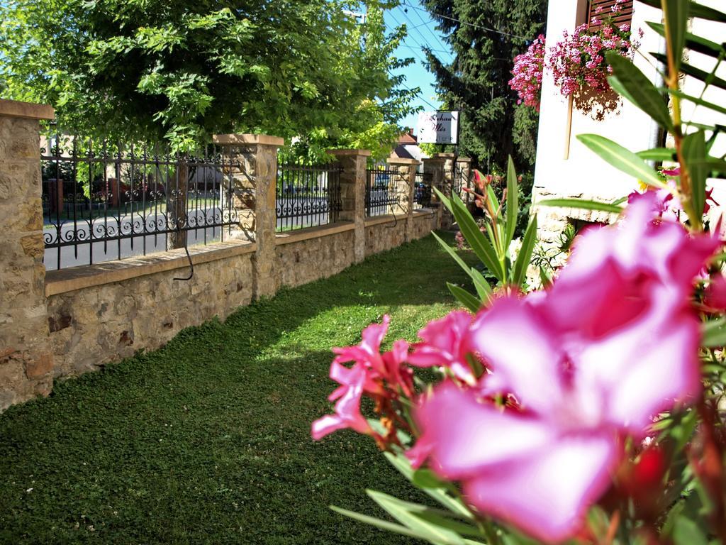 Illes Vendeghaz Hotel Keszthely Exterior foto