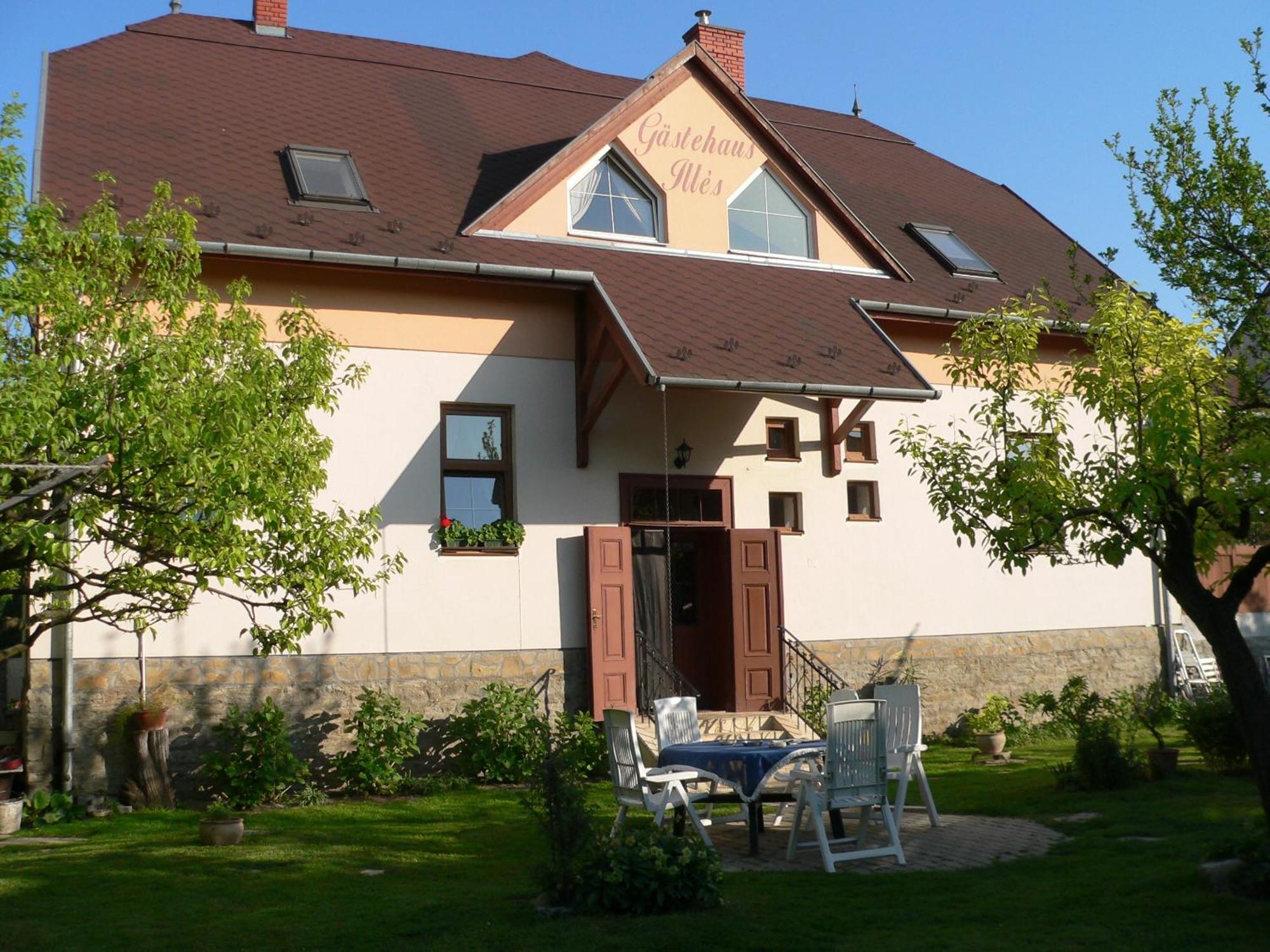 Illes Vendeghaz Hotel Keszthely Exterior foto