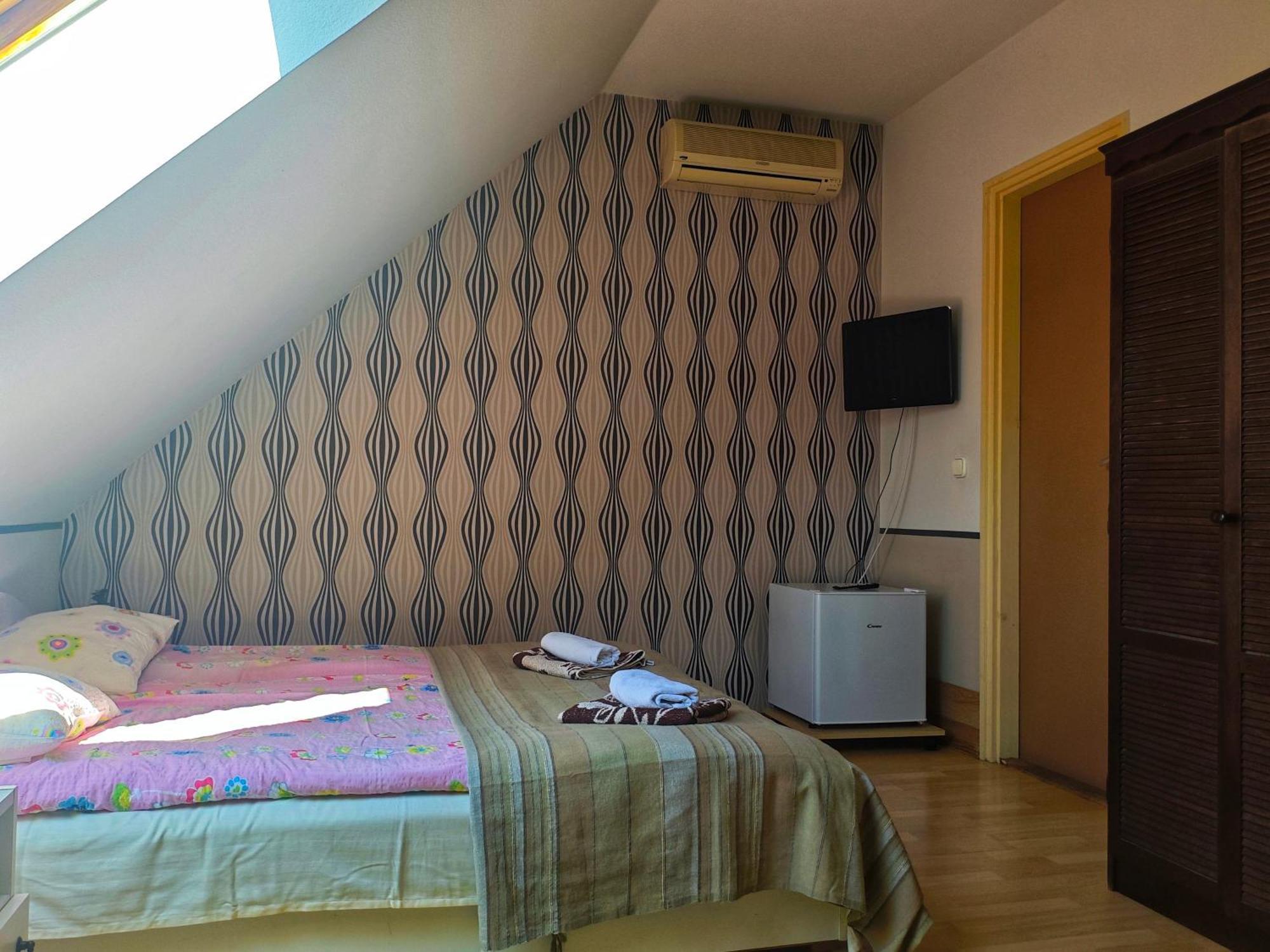 Illes Vendeghaz Hotel Keszthely Exterior foto