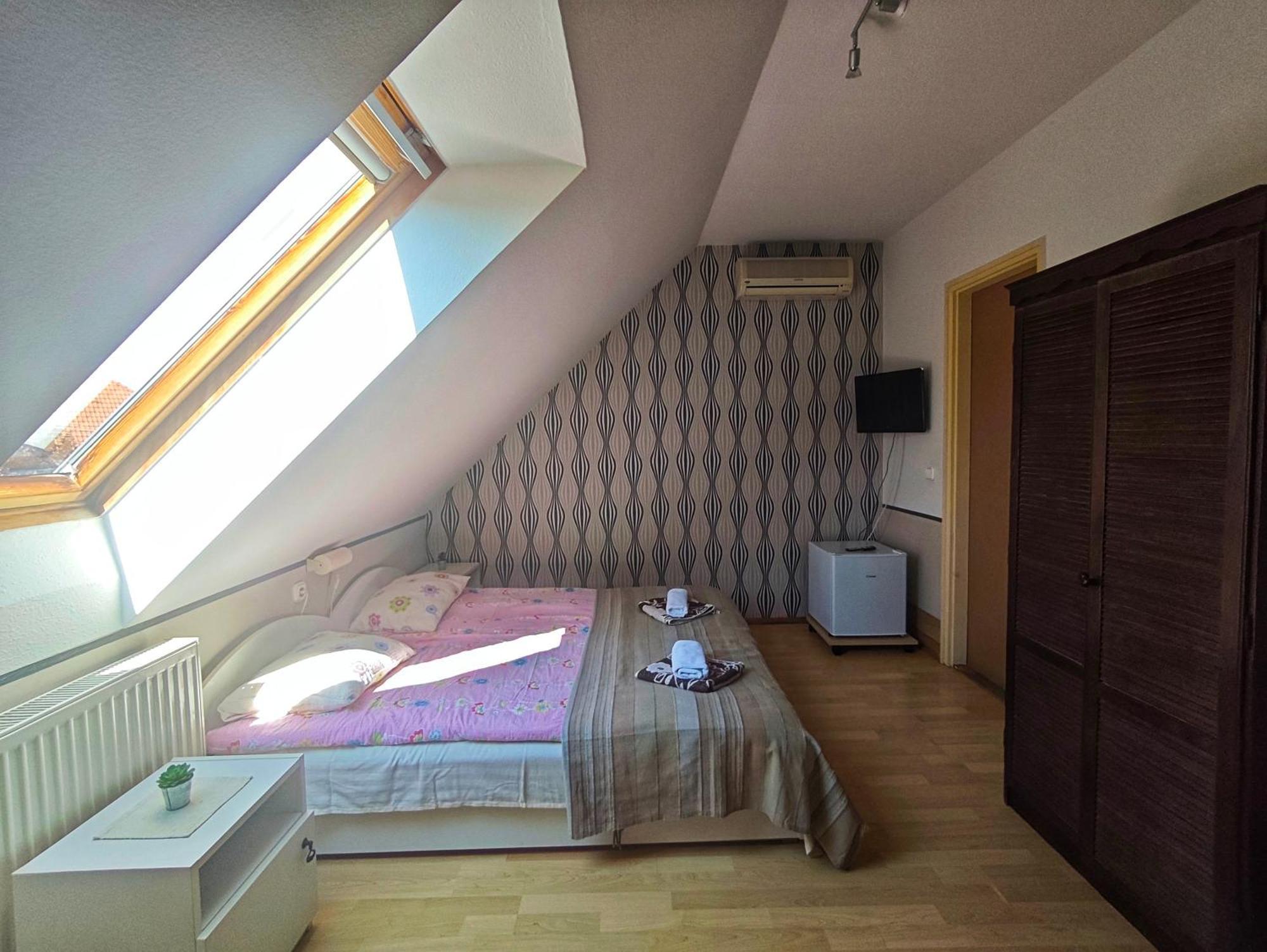 Illes Vendeghaz Hotel Keszthely Exterior foto