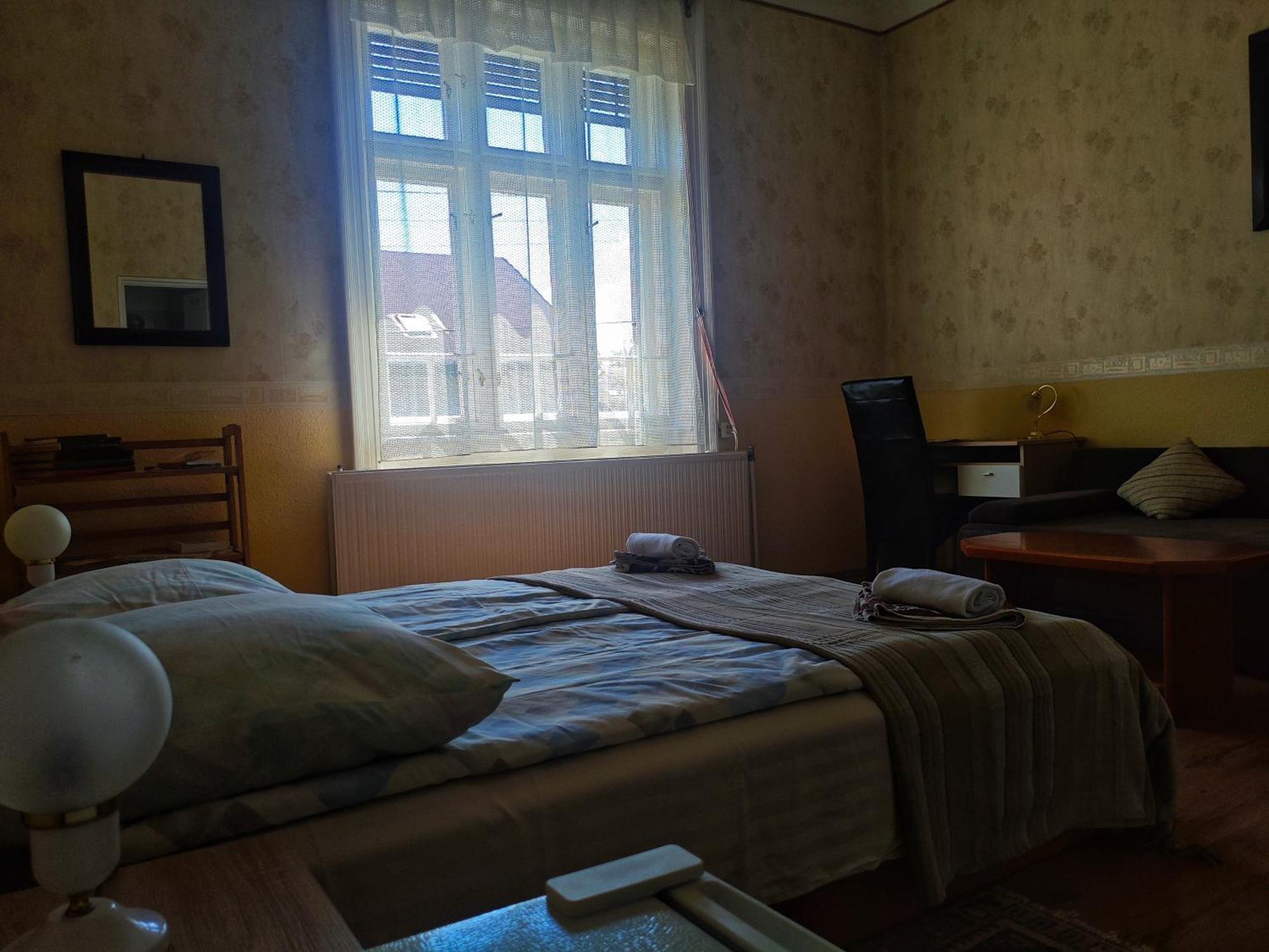 Illes Vendeghaz Hotel Keszthely Exterior foto
