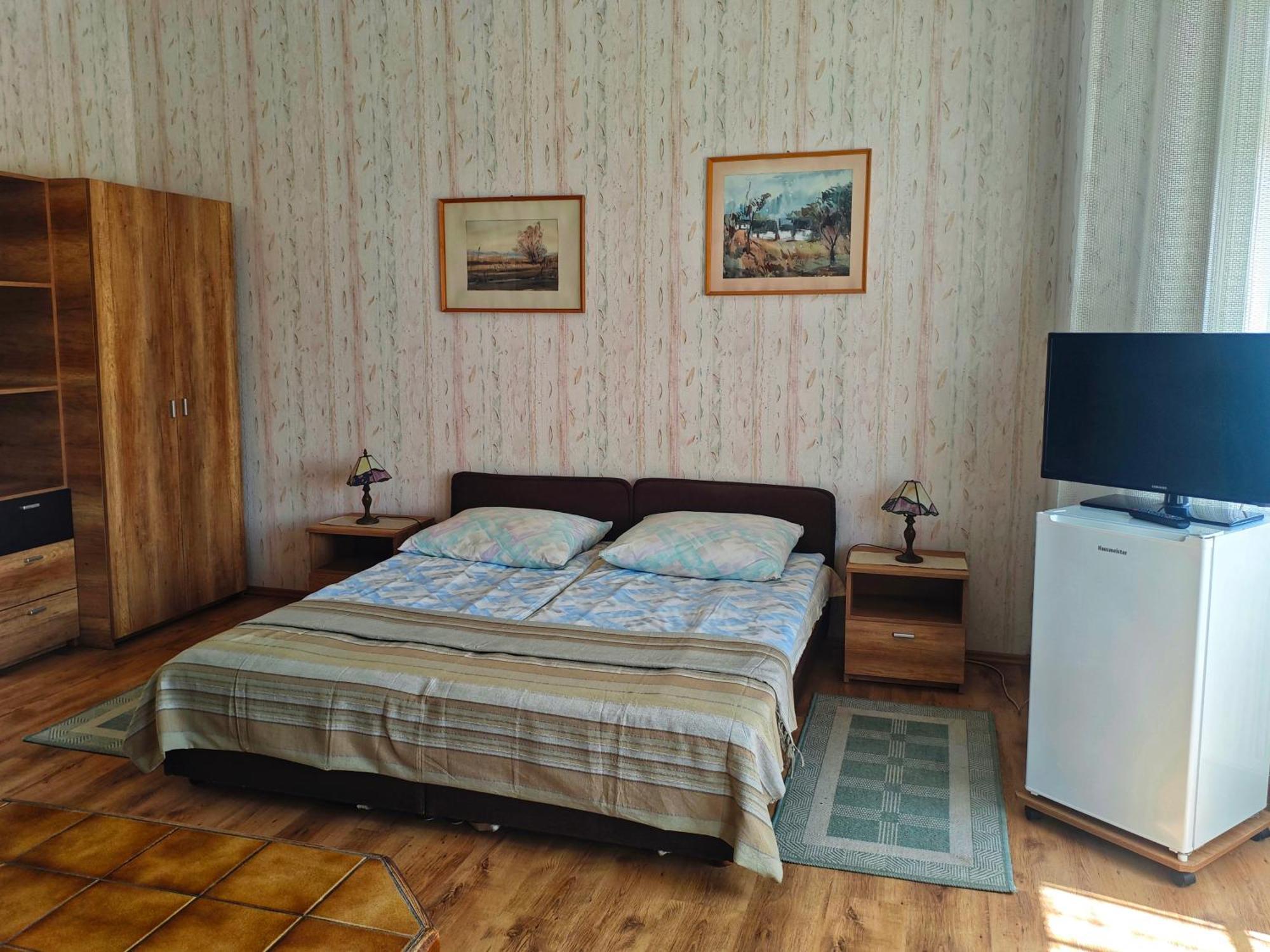 Illes Vendeghaz Hotel Keszthely Exterior foto
