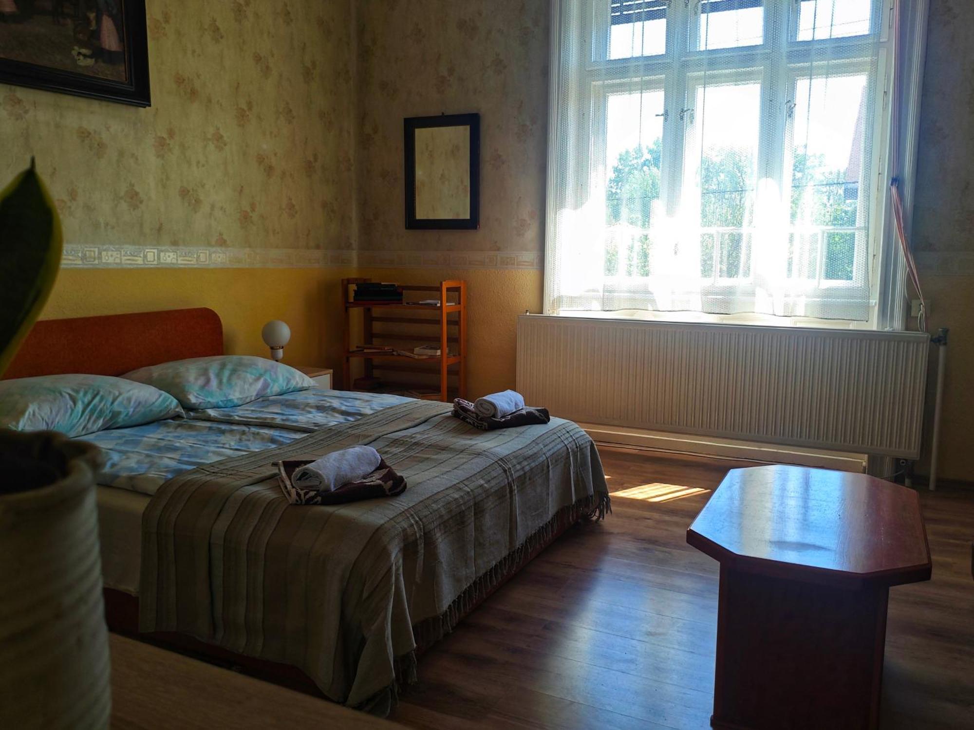 Illes Vendeghaz Hotel Keszthely Exterior foto