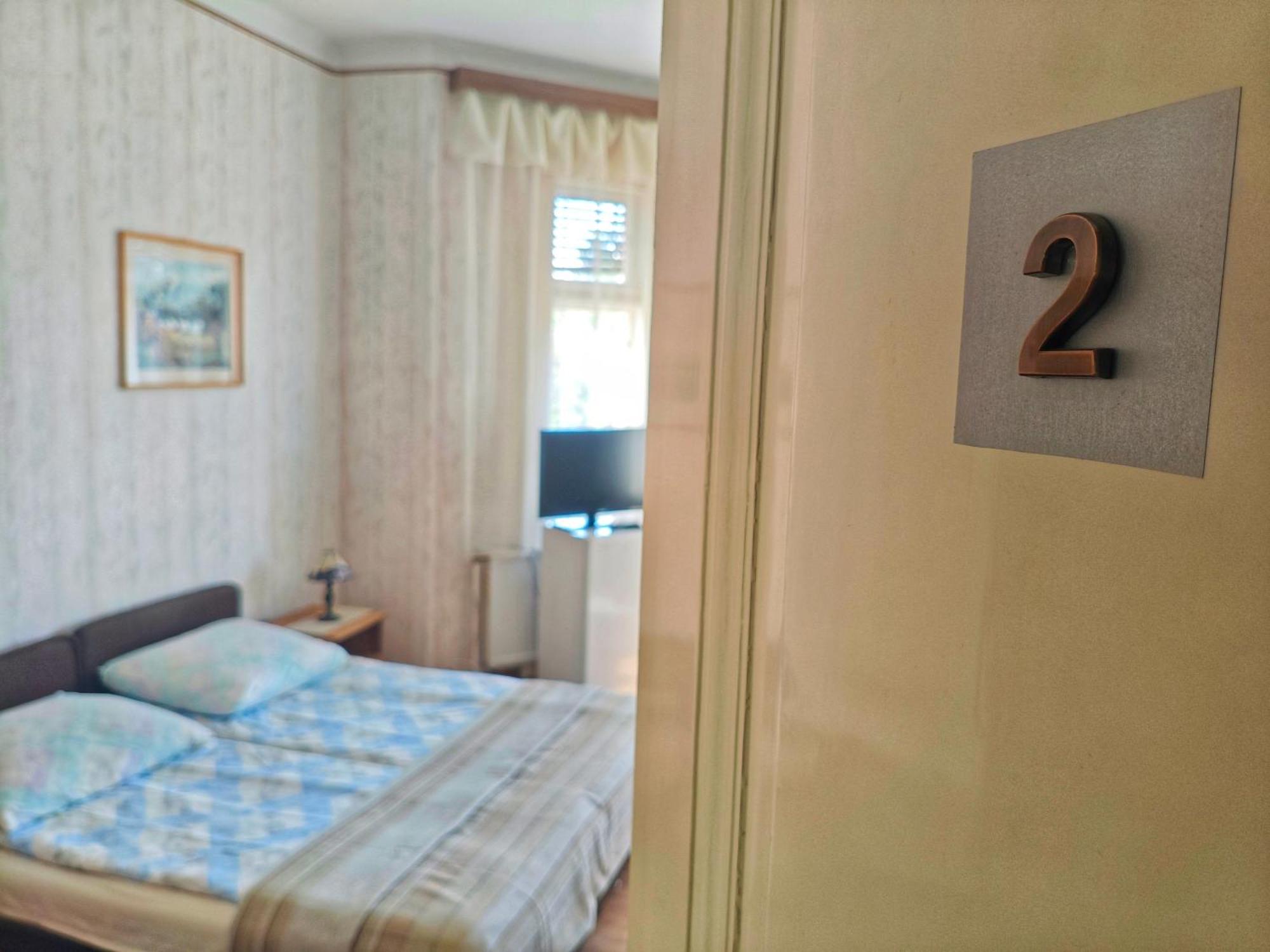 Illes Vendeghaz Hotel Keszthely Exterior foto