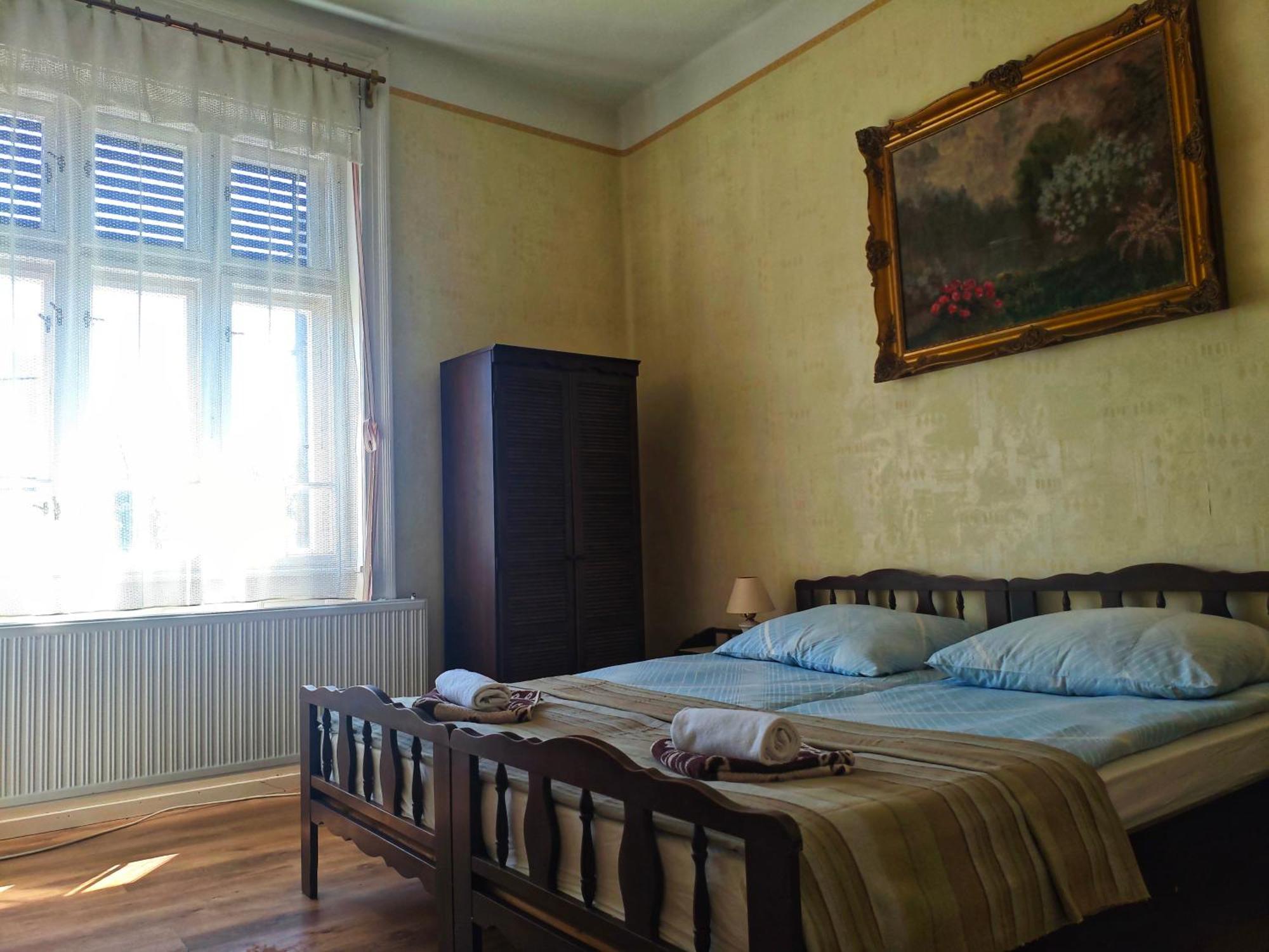 Illes Vendeghaz Hotel Keszthely Exterior foto