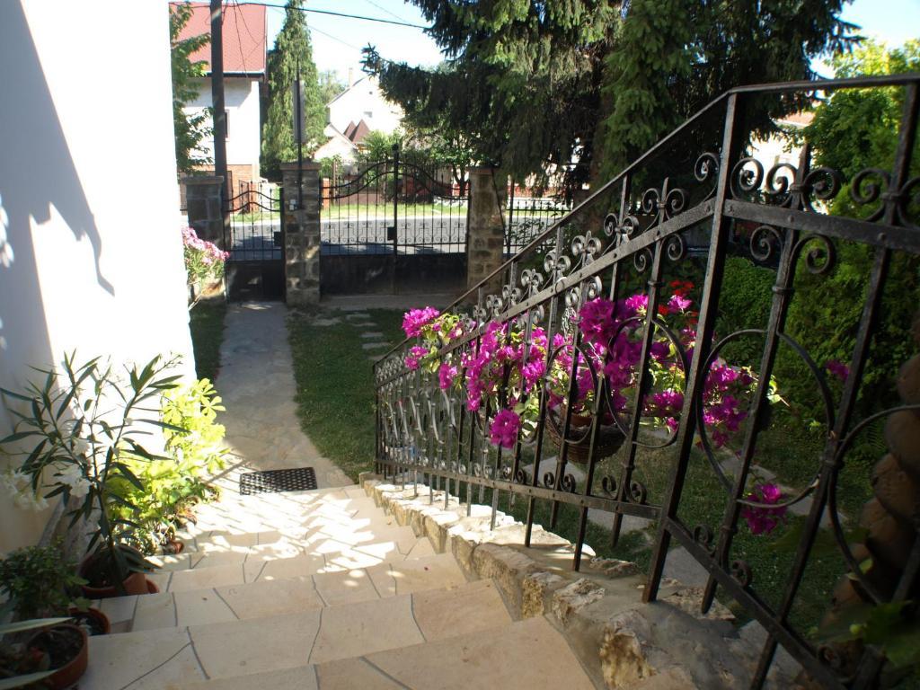 Illes Vendeghaz Hotel Keszthely Exterior foto