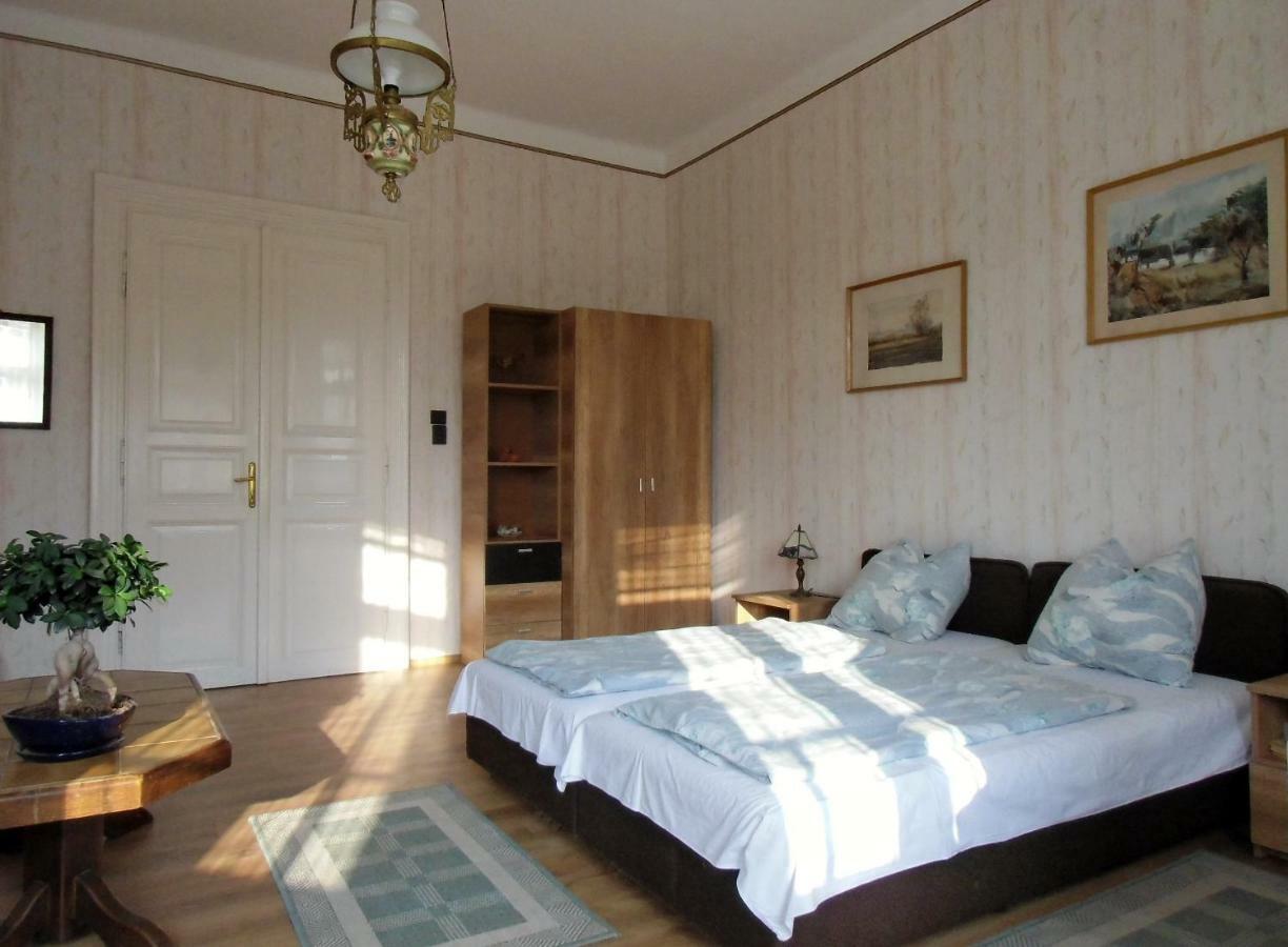 Illes Vendeghaz Hotel Keszthely Exterior foto