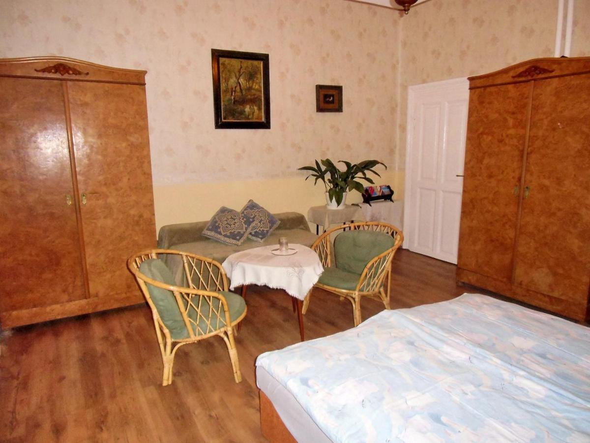 Illes Vendeghaz Hotel Keszthely Exterior foto